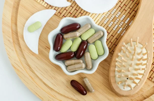 هفت ویتامینی که می توانند به ترمیم ریزش مو کمک کنند هفت ویتامینی که می توانند به ترمیم ریزش مو کمک کنند