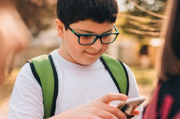 بیش از 4 ساعت استفاده از تلفن هوشمند بر سلامت نوجوانان تأثیر می گذارد بیش از ۴ ساعت استفاده از تلفن هوشمند بر سلامت نوجوانان تأثیر می گذارد