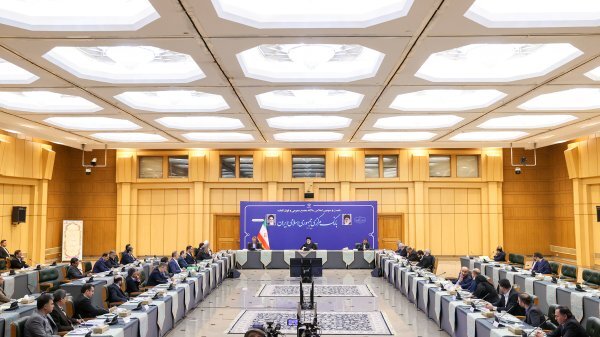 بانک‌ هایی که اضافه برداشت دارند، فوری تعیین تکلیف شوند