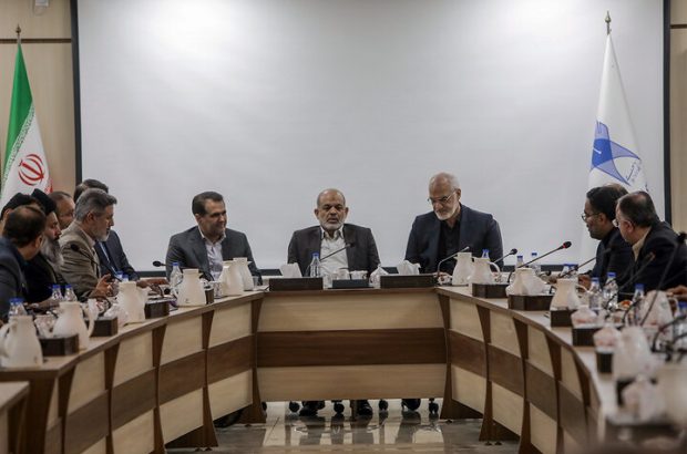 جامعه دانشگاهی نسبت به تبیین اهمیت انتخابات، مشارکت فعالانه داشته باشند