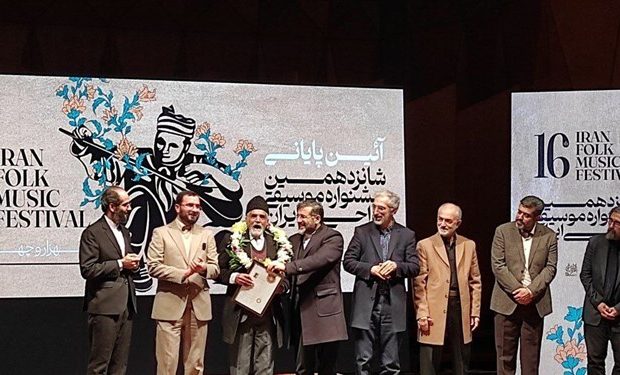 اعطای نشان درجه یک هنری به ۵ هنرمند موسیقی نواحی