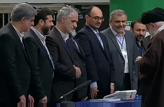 آغاز رای‌گیری انتخابات مجلس و خبرگان با حضور رهبر معظم انقلاب